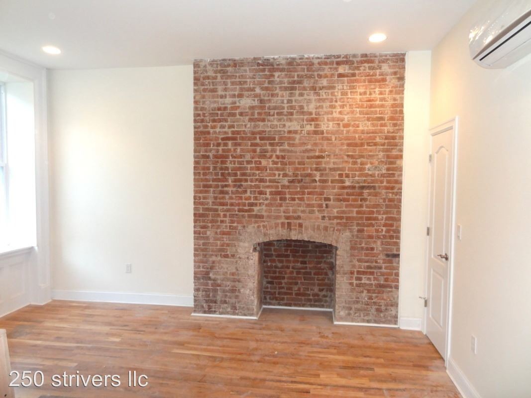 Building Photo - 250 W 138th St