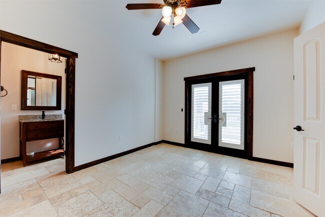 Foto del edificio - 905 W 22nd St