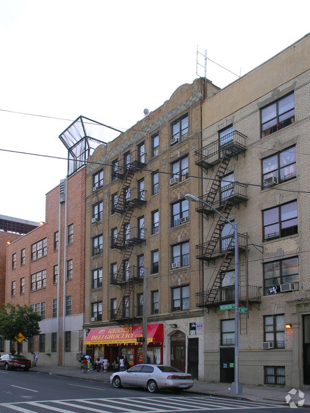 Primary Photo - 2179 Washington Ave