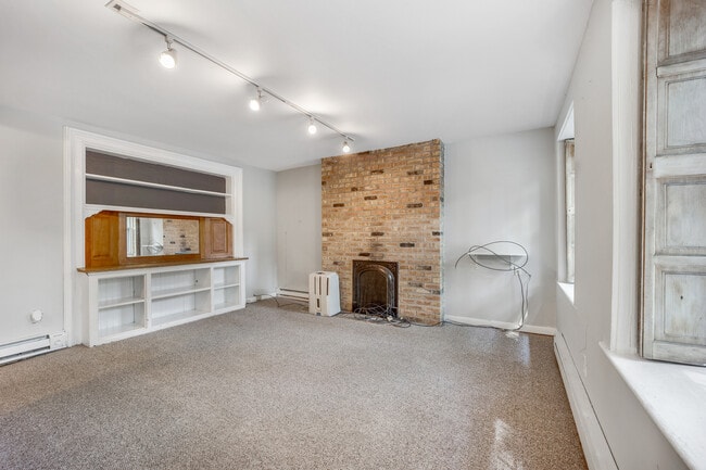 Building Photo - 2112 N Bissell St