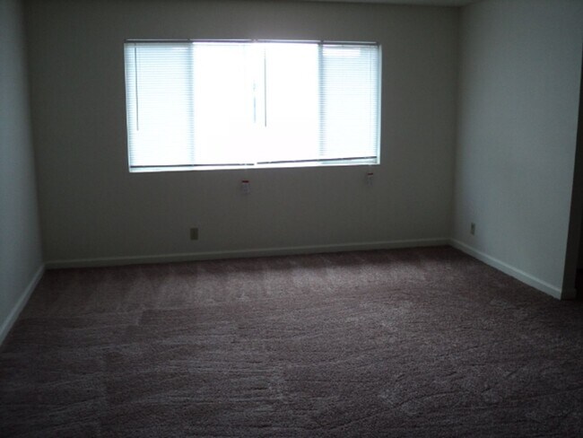 Building Photo - 812 Cackling Dr