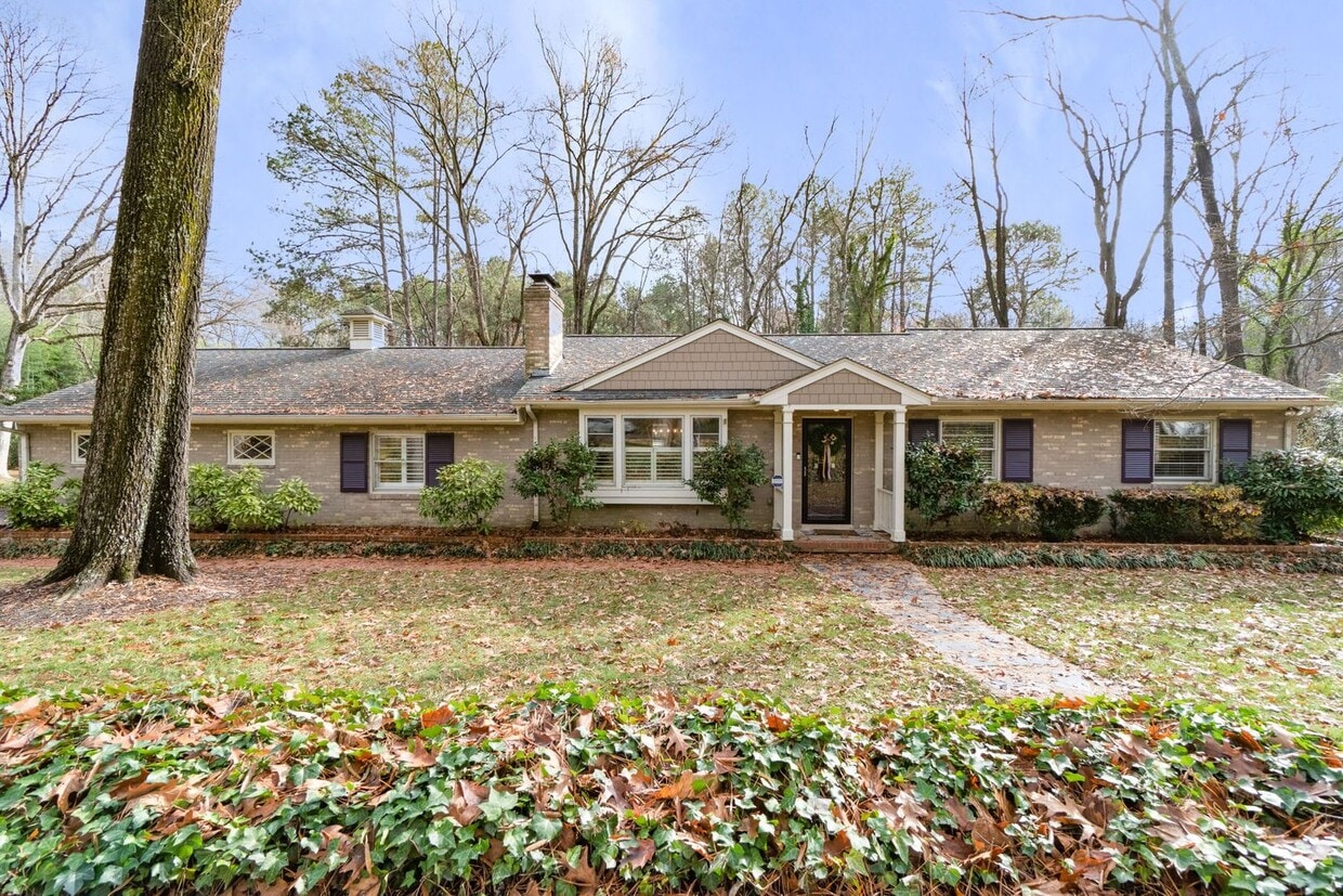 Primary Photo - Wonderful, Spacious 3 Bedroom Rancher in R...