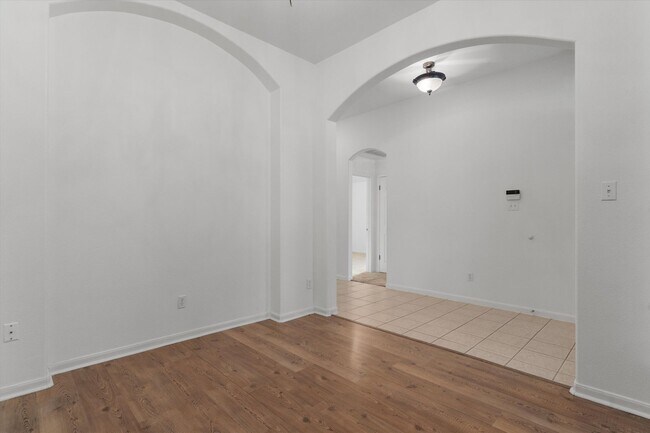 Building Photo - 122 Copperwood Loop
