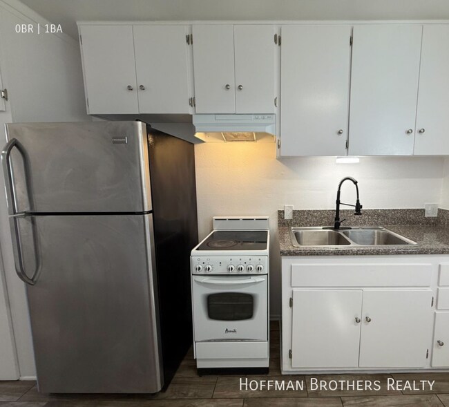 Foto del edificio - 15632 Leadwell St