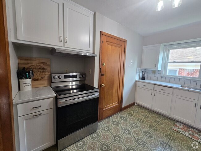 Building Photo - 2111 N 84th St