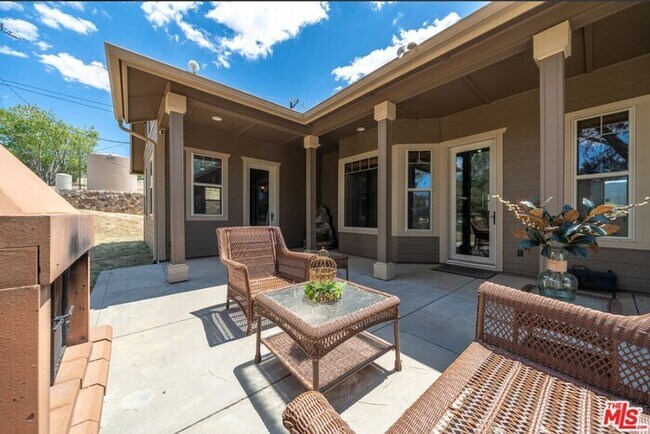 Building Photo - Furnished 4BR Mountain View Home with Garage