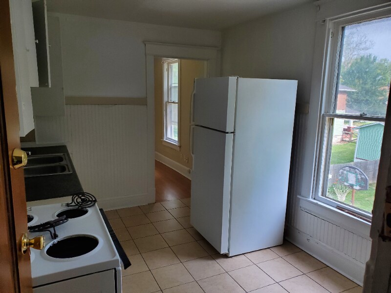 1116 Main St Unit A, Alton, IL 62002 Room for Rent in Alton, IL