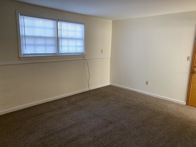 Building Photo - 2816 Leeway Dr