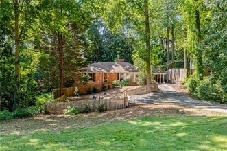 Building Photo - 2332 Tanglewood Cir NE