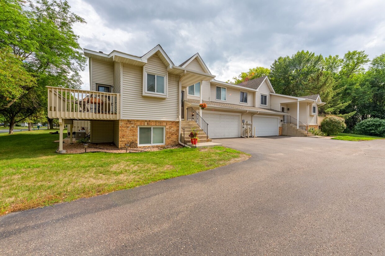 Primary Photo - Rare maple grove 3 bed townhouse for lease!