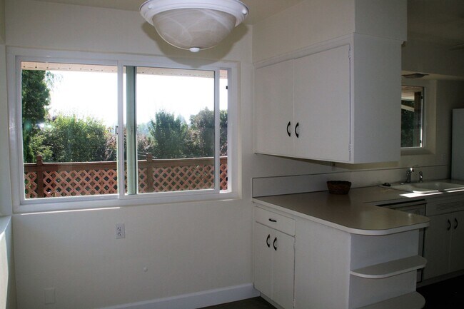 Foto del edificio - Spacious & Unique 4-Bedroom NW Corvallis!