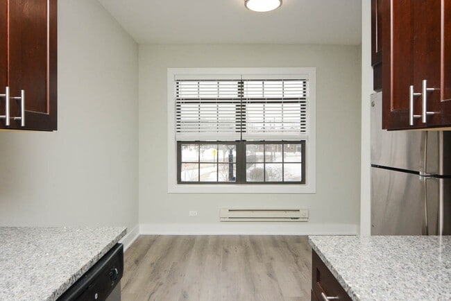 Building Photo - 725 St Johns Ave