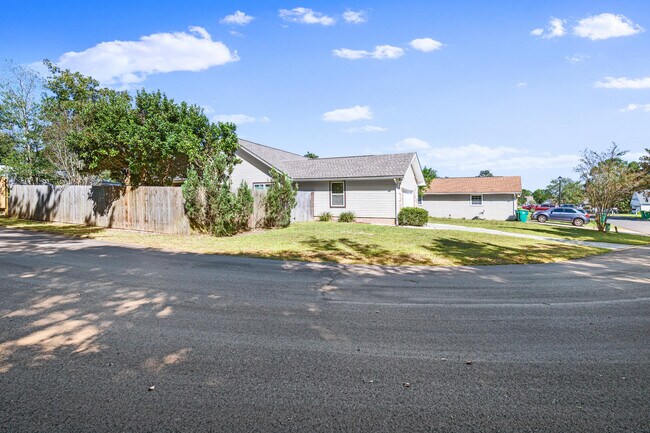 Building Photo - 470 Managua Way