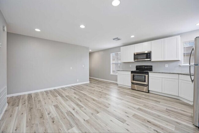 Foto del edificio - 1728 Connorvale Rd