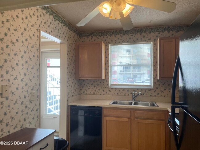 Foto del edificio - 2801 N Halifax Ave