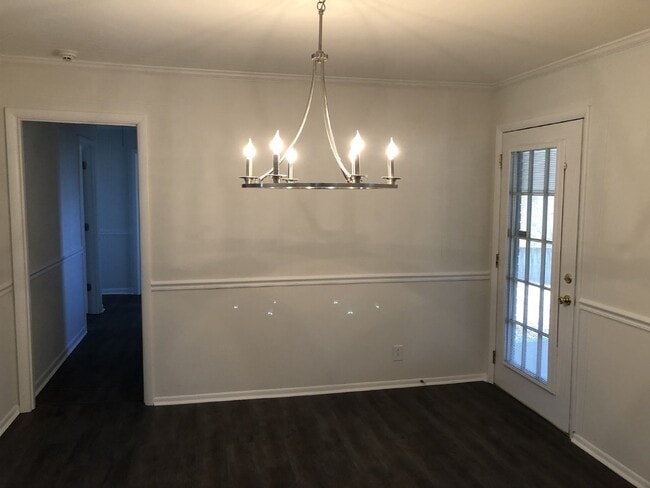 Building Photo - 3BD 1.5 BA HOUSE with Bonus Room  AVAILABL...