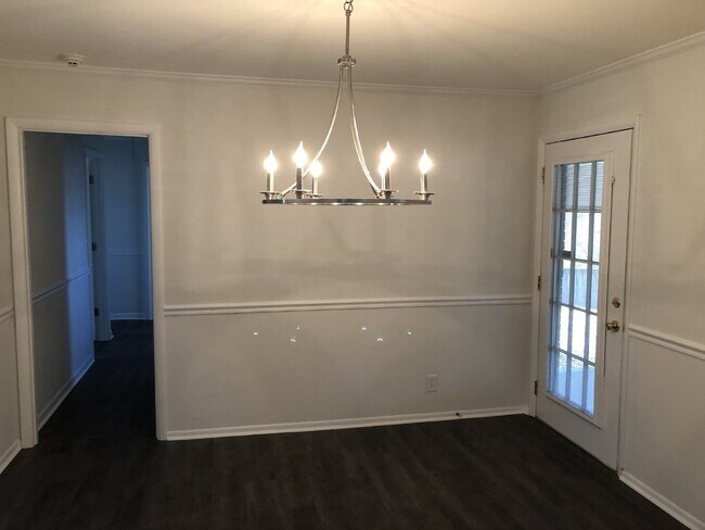 Foto del edificio - 3BD 1.5 BA HOUSE with Bonus Room  AVAILABL...