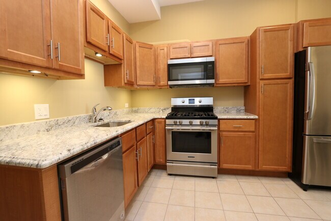 Foto del edificio - 2433 N Kedzie Blvd