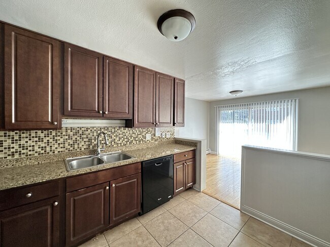 Foto del edificio - 1004 S River Rd