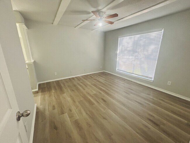 Foto del edificio - 6200 W Tidwell Rd