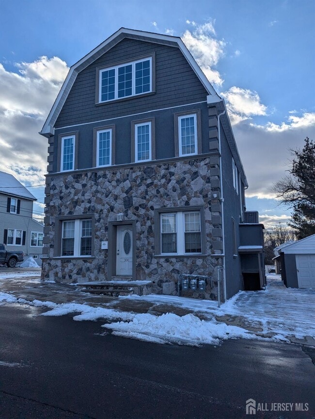 Building Photo - 300 Cedar St