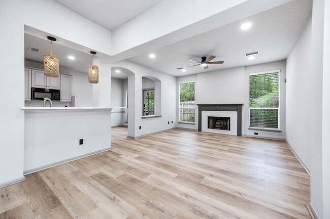Building Photo - 83 S Spiral Vine Cir