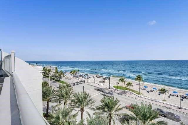 Building Photo - 3101 Bayshore Dr