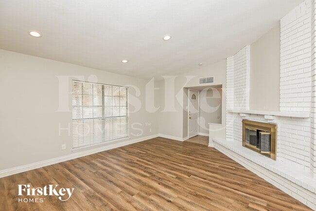 Building Photo - 3724 Mulberry Ln