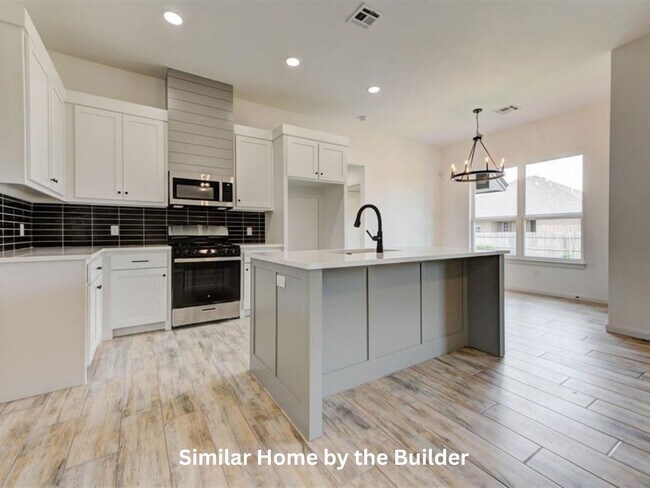 Foto del edificio - Brand-New 4-Bed Home with 3-Car Garage