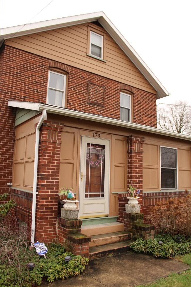 Building Photo - 173 S Montgomery St