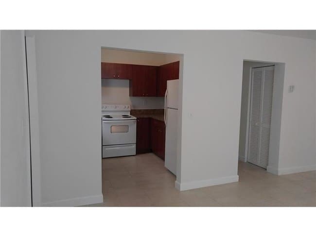 Building Photo - 275 NE 161st St