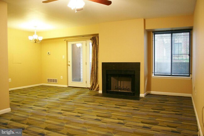 Foto del edificio - 1600 Berry Rose Ct
