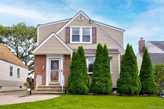 Building Photo - 209 Beech St