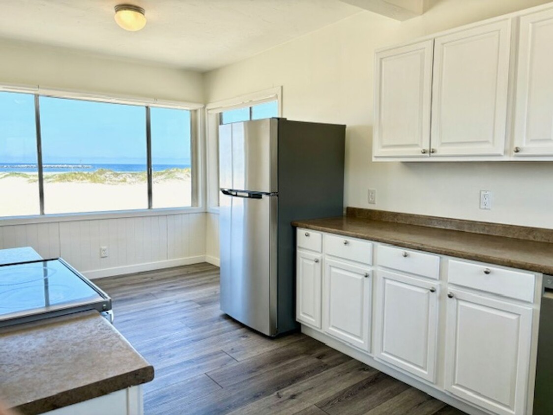 Primary Photo - 3289 Ocean Apt.1-3