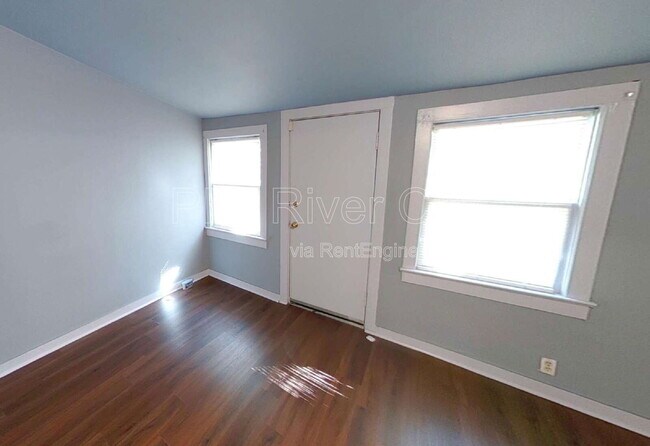 Foto del edificio - 453 Arlington Rd N