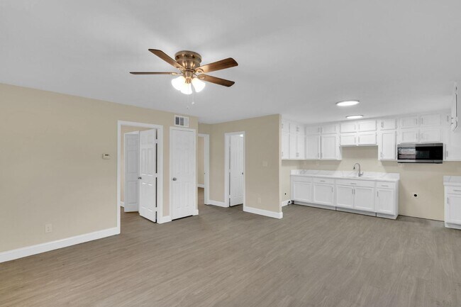 Building Photo - 701 George Hopper Rd