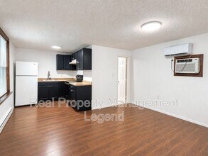 Building Photo - 933 Gillham Rd
