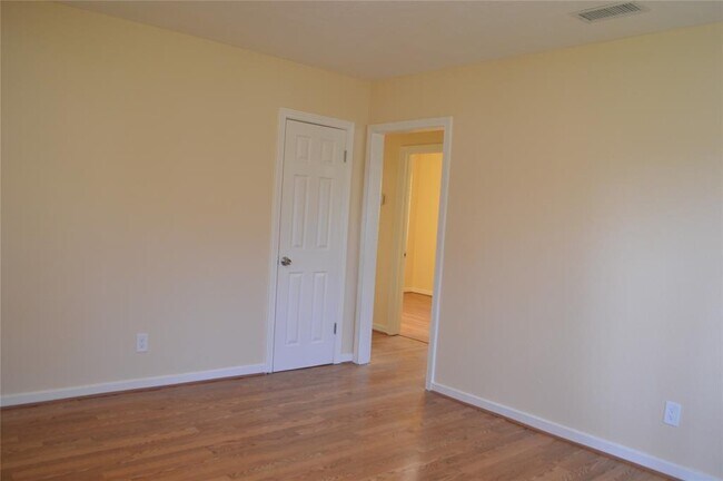 Building Photo - 2605 Lancaster Ln