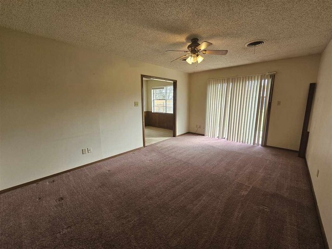 Building Photo - 1437 NW Great Plains Blvd