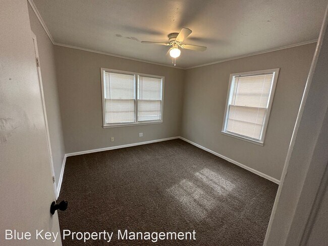 Foto del edificio - 3 br, 1 bath House - 182 W 49th Pl