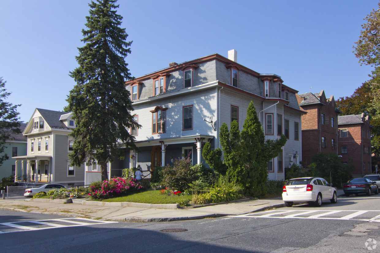 81 Elm St, Worcester, MA 01609 - Apartments in Worcester, MA ...