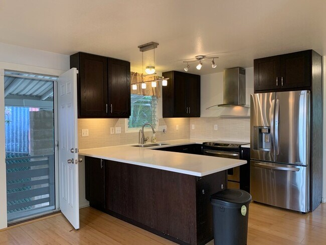 Building Photo - 3 Bed/1 Bath House - Liliha -,Close to Dow...