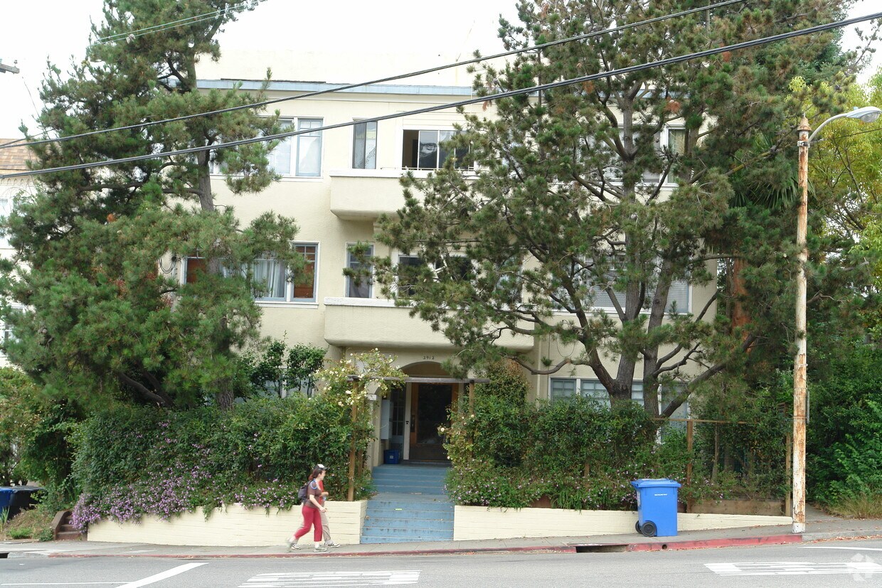 Building Photo - 2912 Claremont Blvd