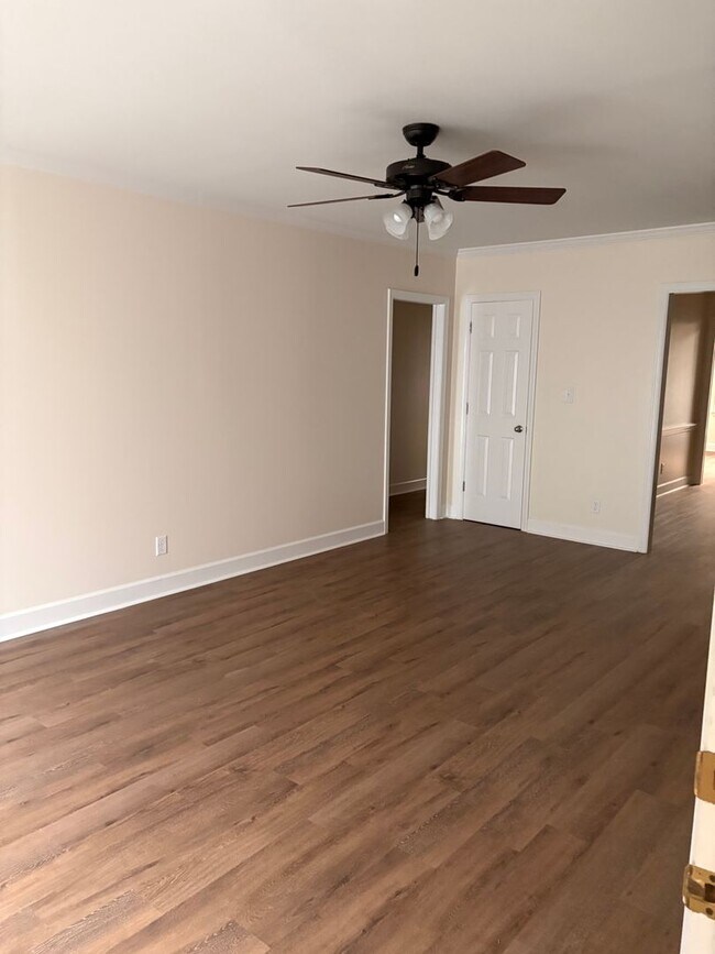 Foto del edificio - 2819 Falcon Ln