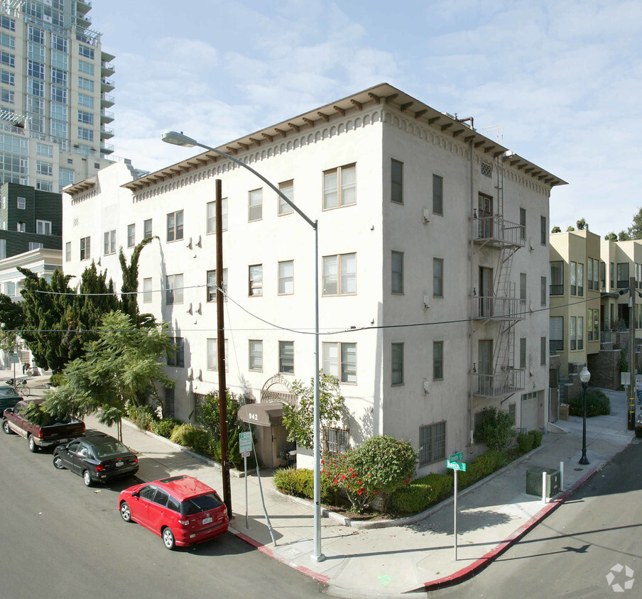 Foto del edificio - El Roberto Apartments