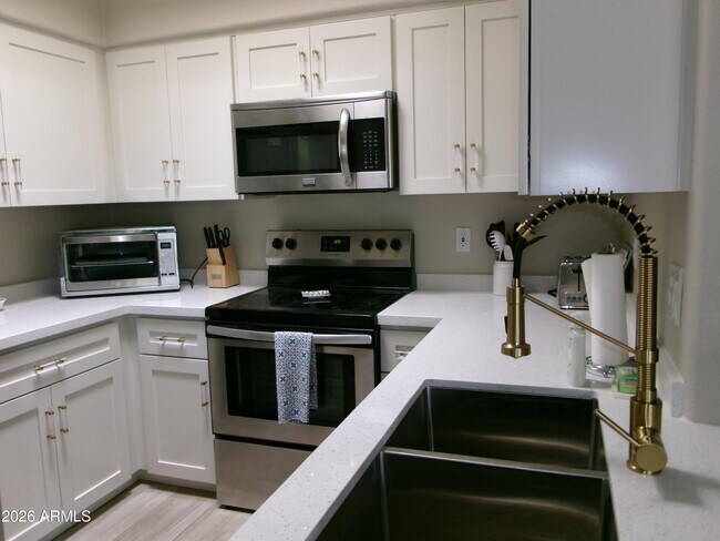 Foto del edificio - 9151 W Greenway Rd