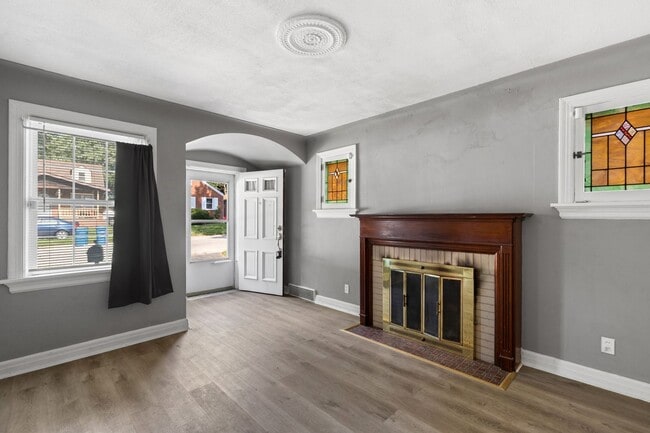 Foto del edificio - 10050 Diamond Dr