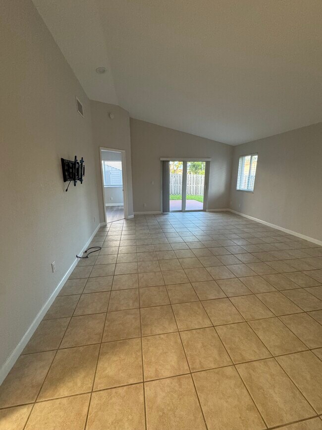 Foto del edificio - 961 SW 112th Ave