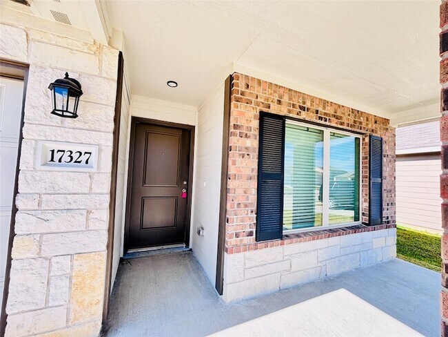 Foto del edificio - 17327 Roxboro Rdg Ln