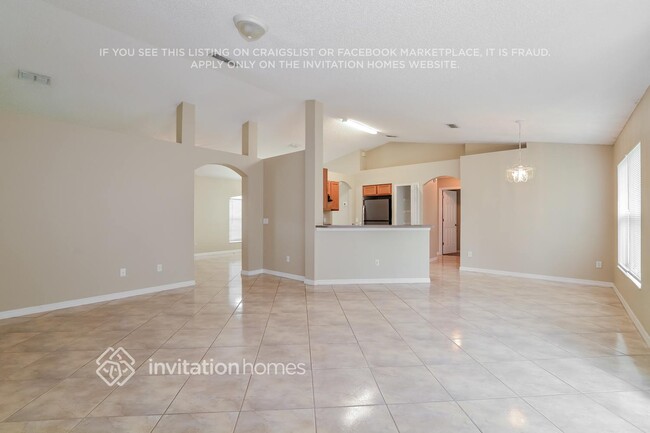 Building Photo - 1300 Navarre Dr